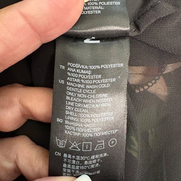 H and M Floral Sleeveless Blouse Womens Size 4 Open Back Detail Black Peach - Picture 5 of 6